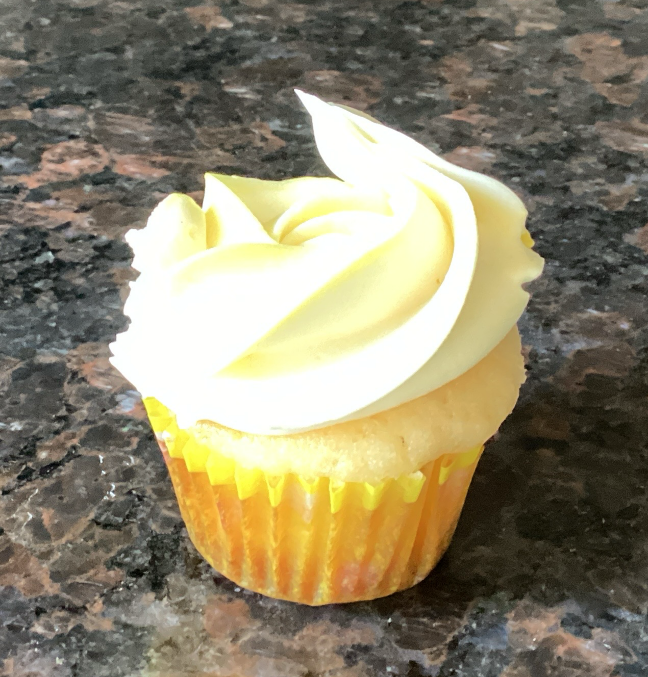 Mini lemon cupcake with vanilla buttercream frosting 